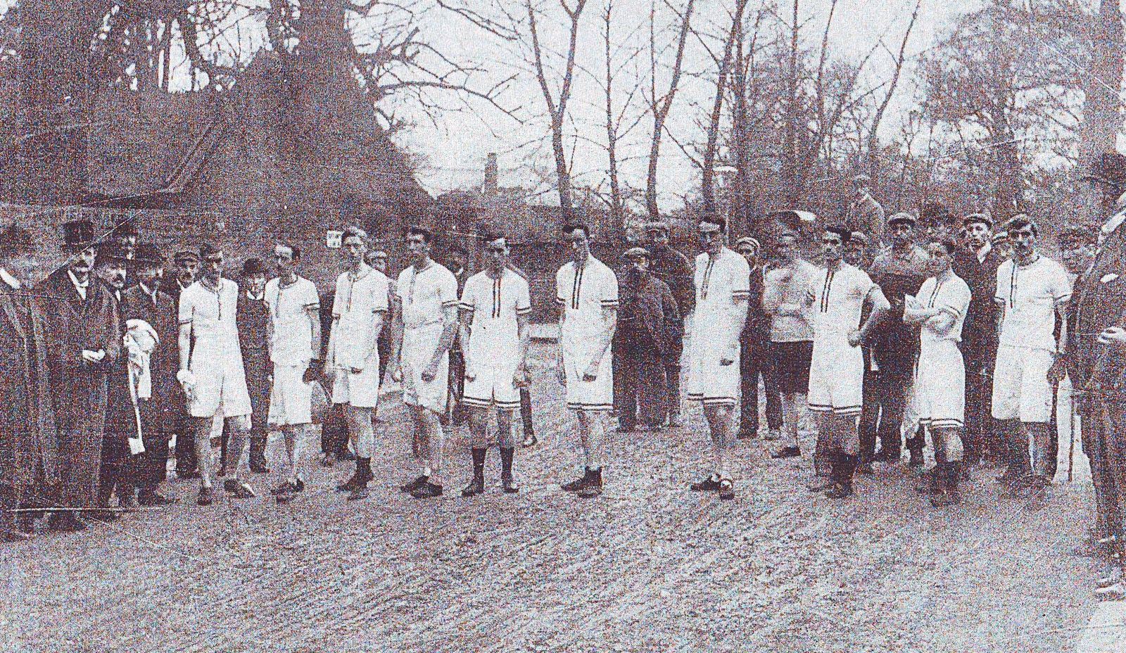 Runners on the start line of the 1898 Varsity Match