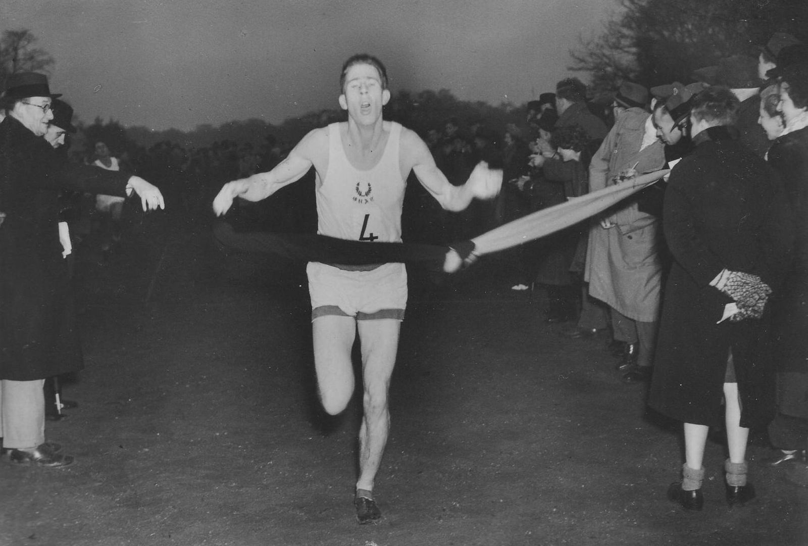 Roger Bannister crossing the finish to win the 1949 Varsity Match