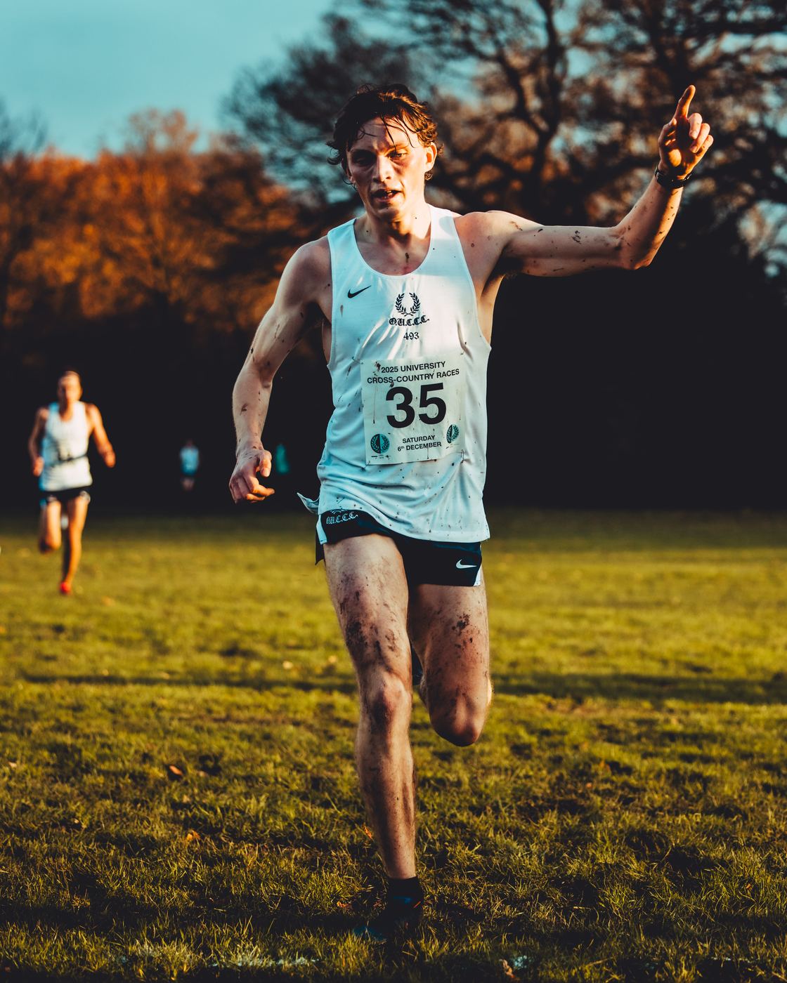 A Gentlemen’s runner, number 35, raising an arm in the closing stretch